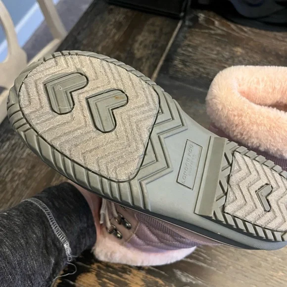 Girls’ London Fog snow/rain boots. - Picture 2 of 7